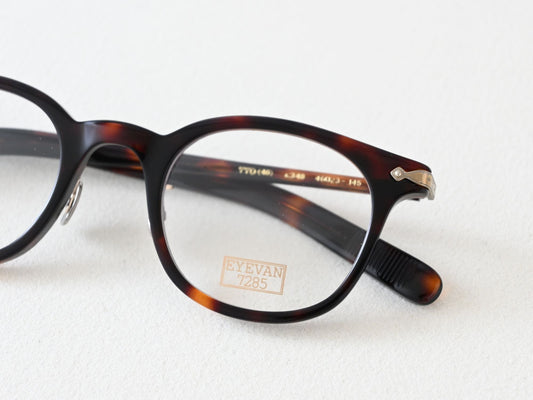 質問に答えてお悩み解決。大人女子のメガネの選び方