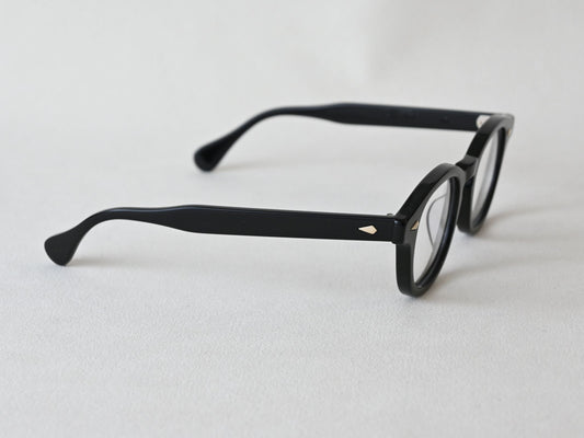 AR_46-22_Black