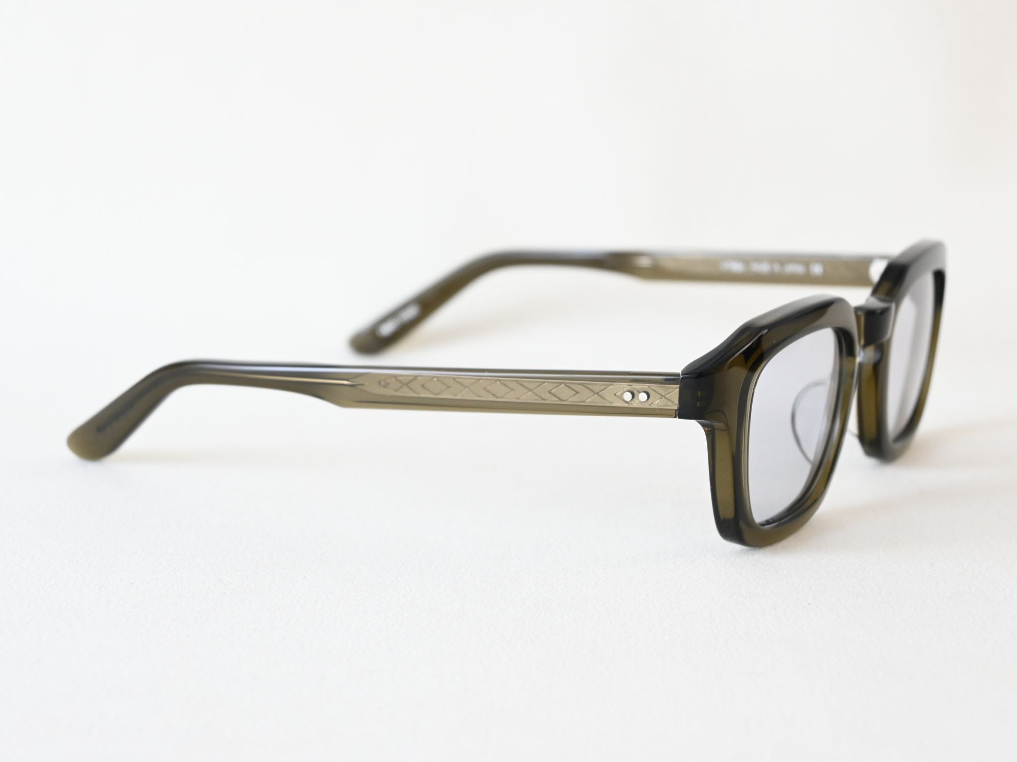 LEONARD_529_light gray