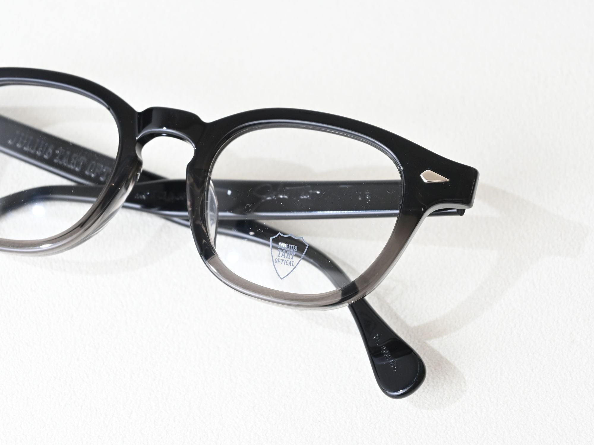 AR_46-22_DARK BLACK FADE