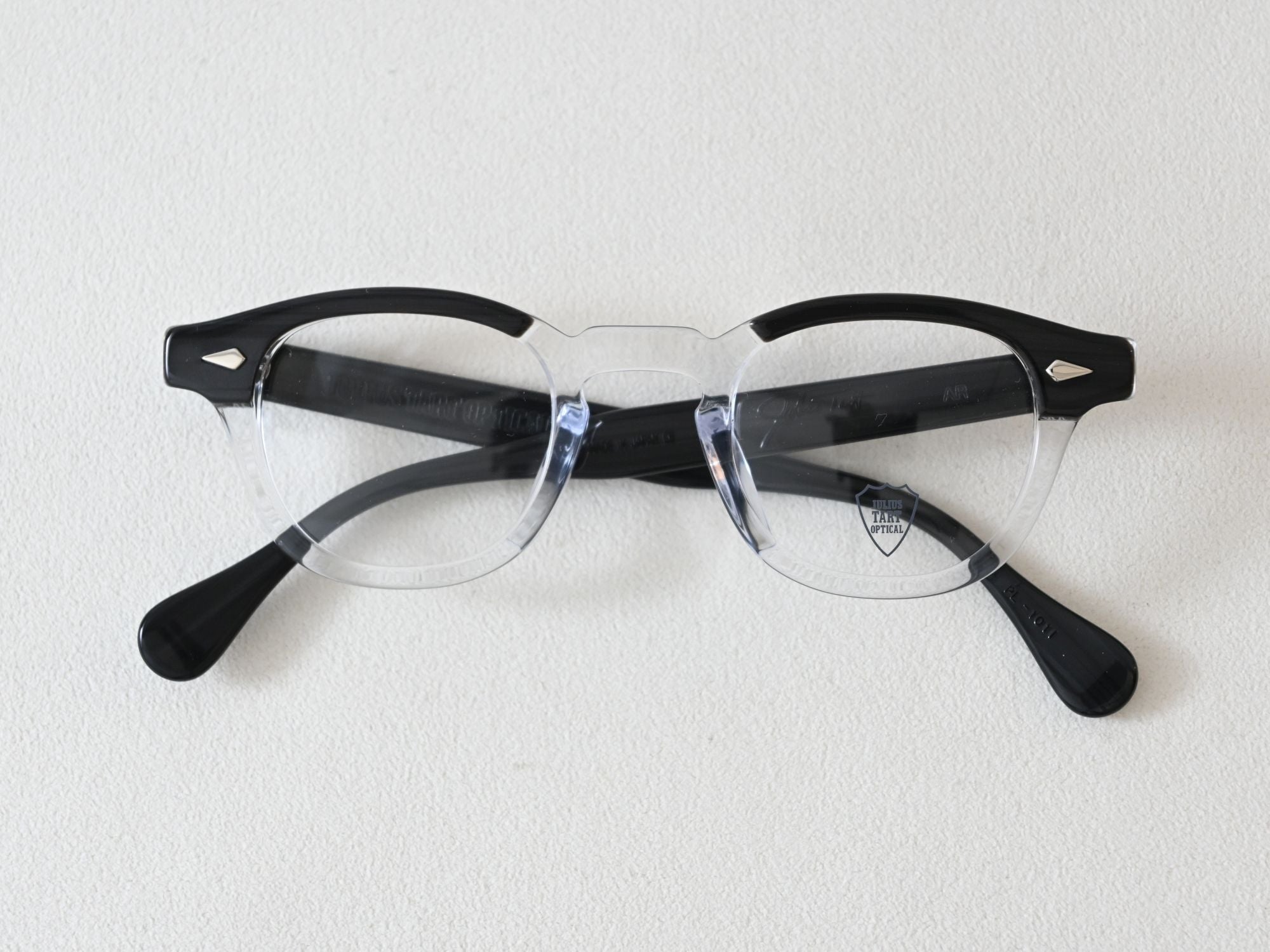 AR_44-24_Black Wood Clear