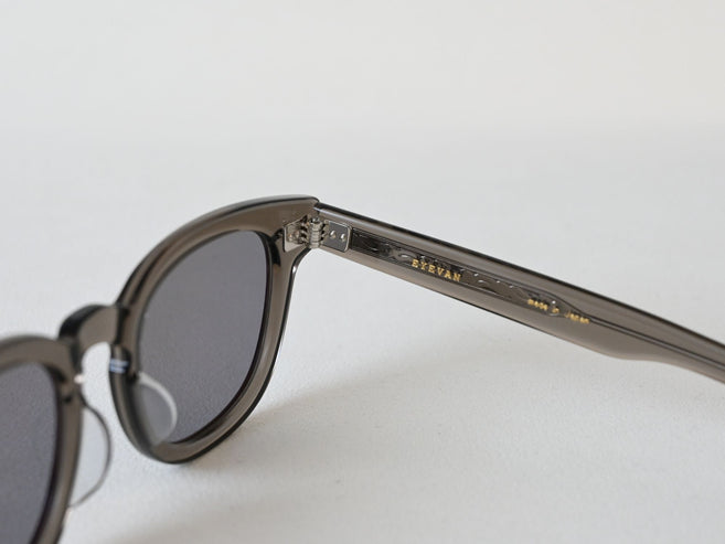 WEBB-BR_50_SMK-GRY