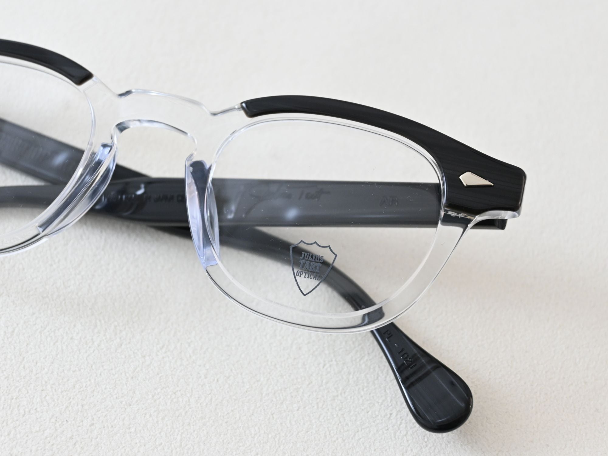 AR_46-24_Black Wood Clear