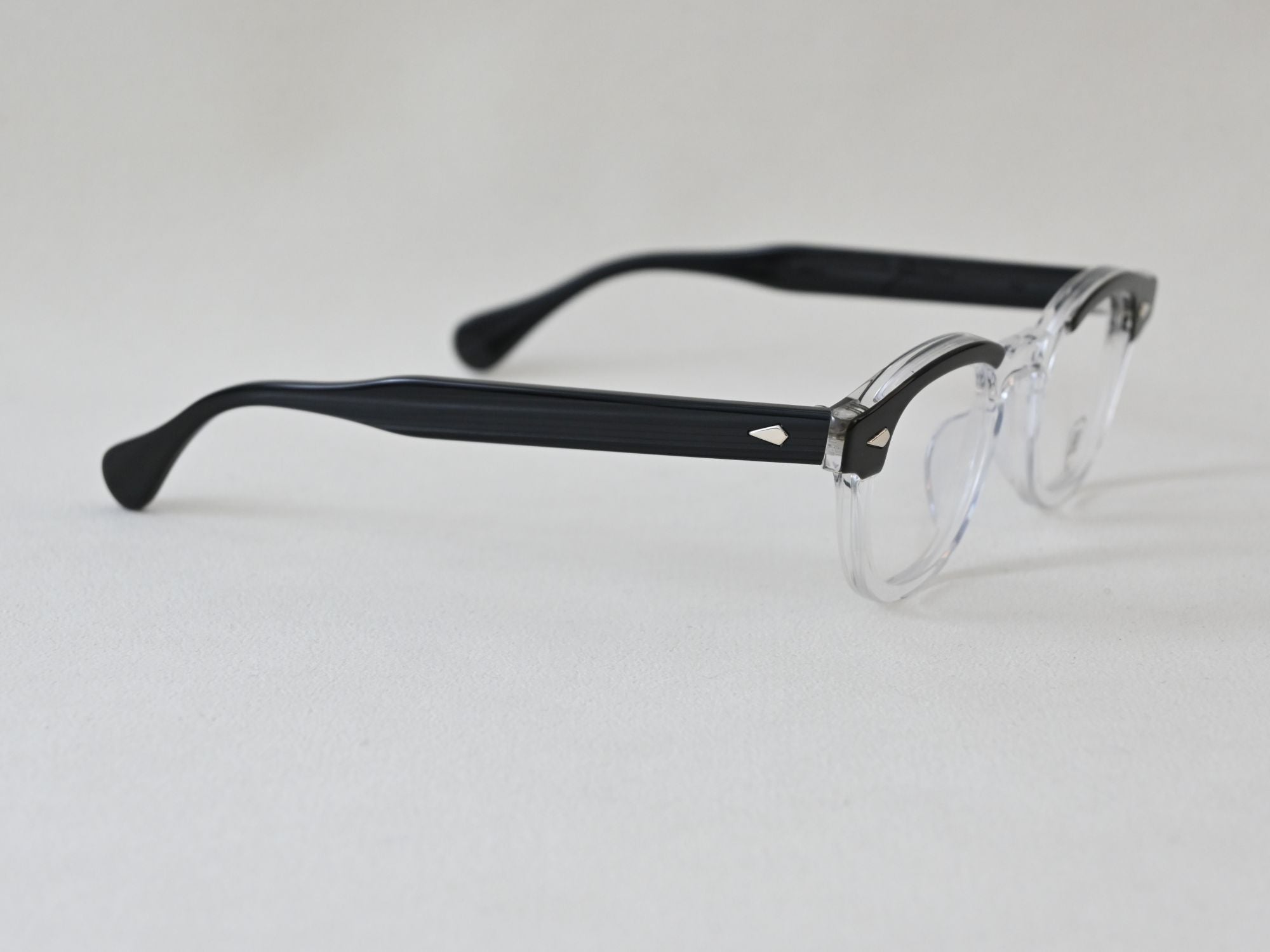 AR_44-24_Black Wood Clear