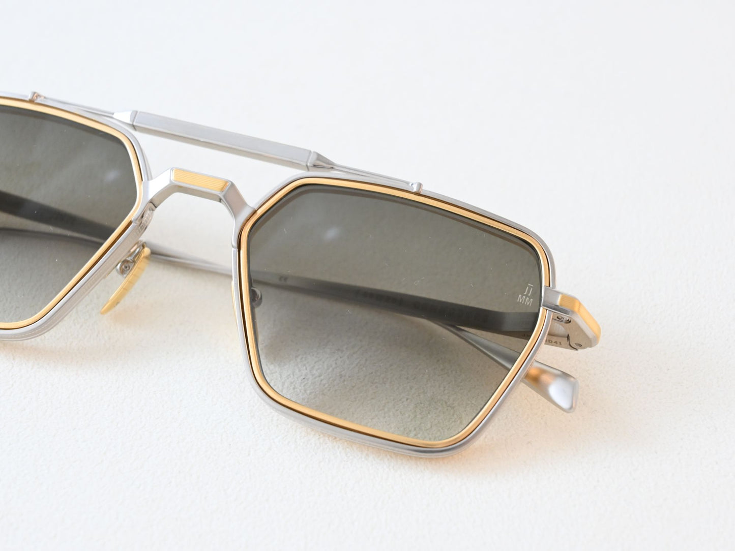 COMMODORE_SILVER_SUN