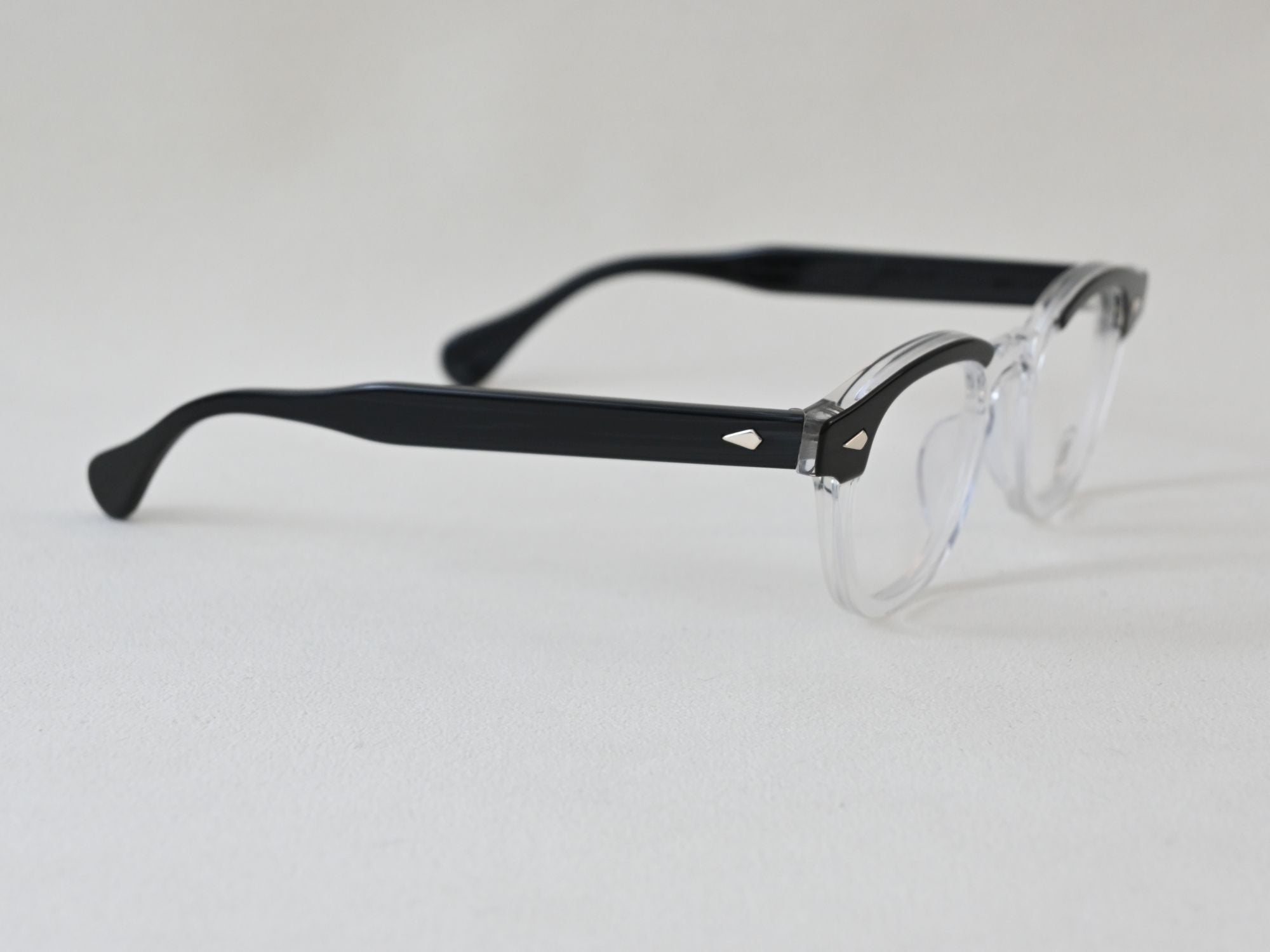 AR_46-24_Black Wood Clear