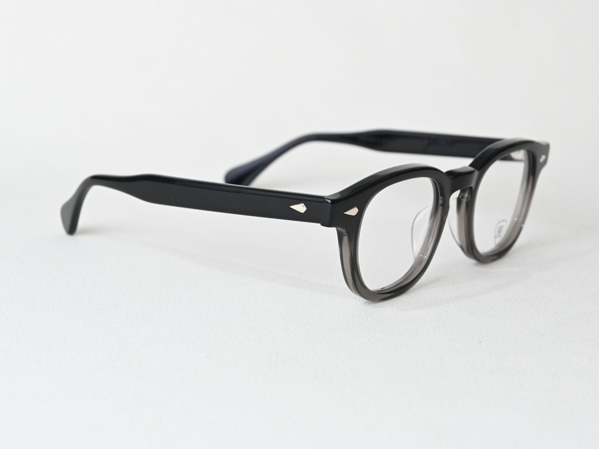 AR_46-22_DARK BLACK FADE