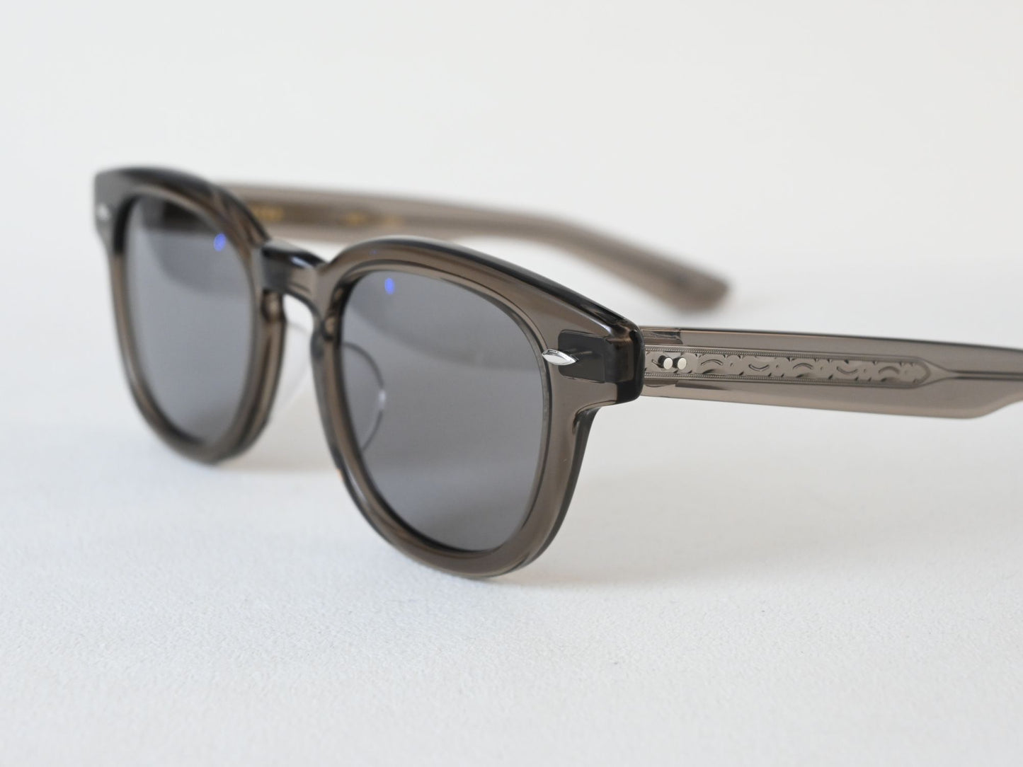WEBB-BR_50_SMK-GRY