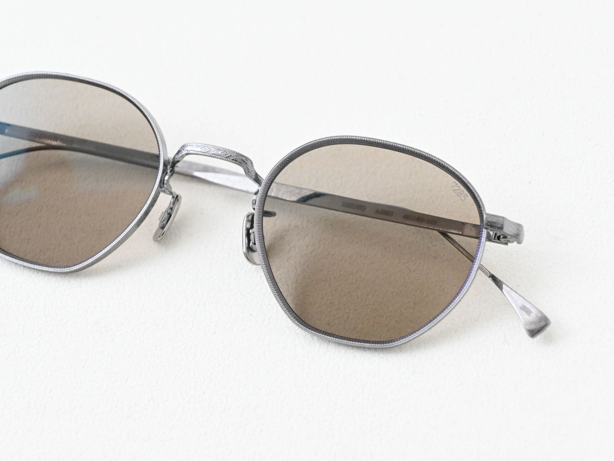 163_48_820-GM LT.GRY